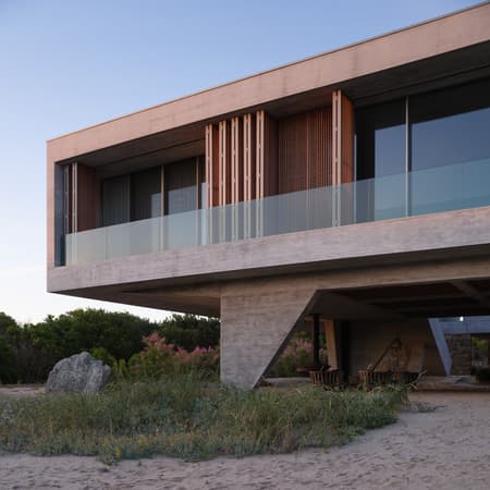 LA SECRETA HOUSE